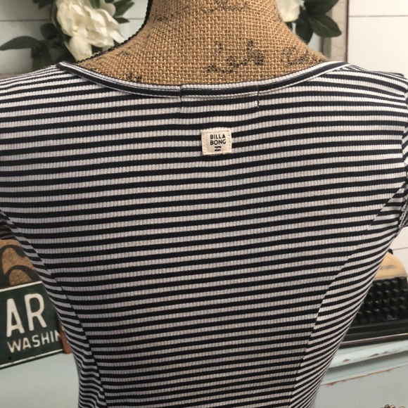 Women’s Billabong dress size small - Picture 5 of 6